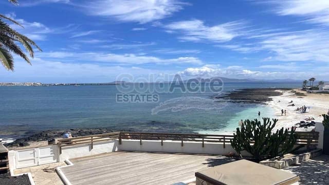 8 soveværelse Villa til salg i Corralejo, La Oliva - € 2.450.000 (Ref: 9050586)