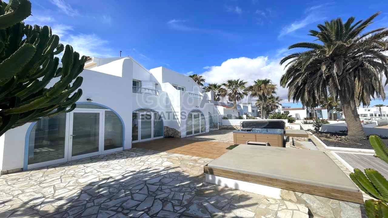 8 soveværelse Villa til salg i Corralejo - € 2.450.000 (Ref: 9050586)