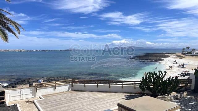 8 soveværelse Villa til salg i Corralejo, La Oliva - € 2.450.000 (Ref: 9050586)