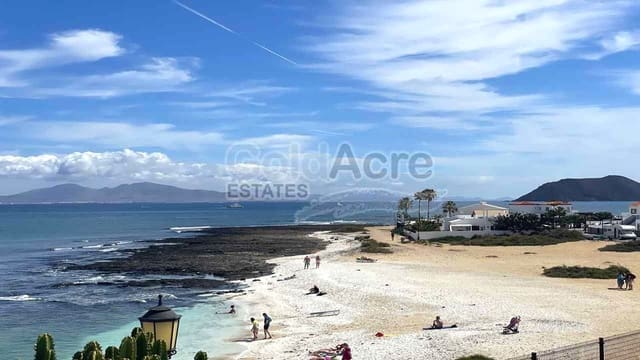 8 soveværelse Villa til salg i Corralejo, La Oliva - € 2.450.000 (Ref: 9050586)