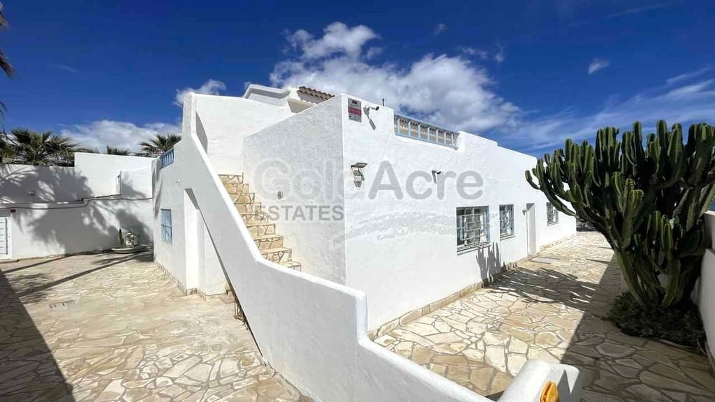 8 soveværelse Villa til salg i Corralejo - € 2.450.000 (Ref: 9050586)