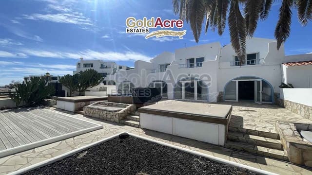 8 soverom Villa til salgs i Corralejo, La Oliva - € 2 450 000 (Ref: 9050586)