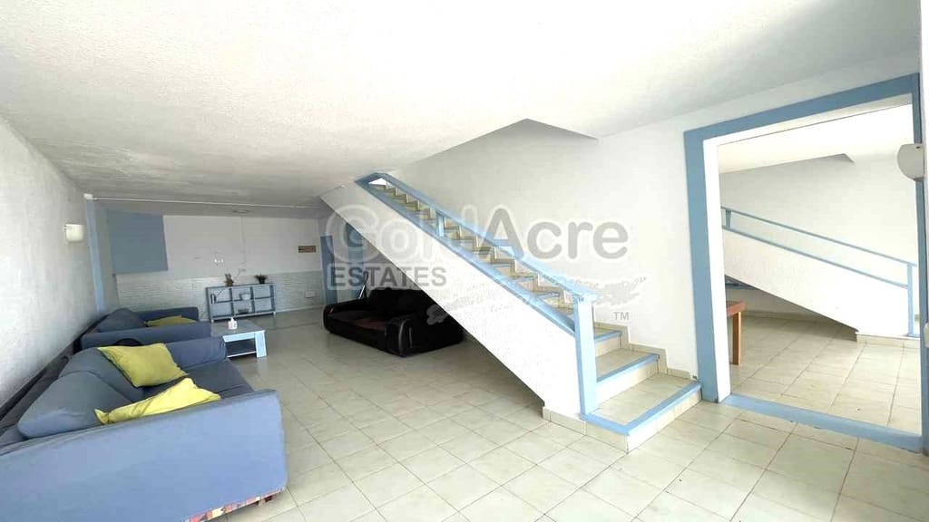 8 bedroom Villa for sale in Corralejo - € 2,450,000 (Ref: 9050586)