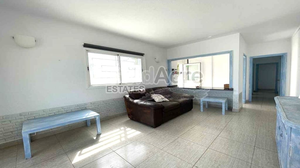8 bedroom Villa for sale in Corralejo - € 2,450,000 (Ref: 9050586)