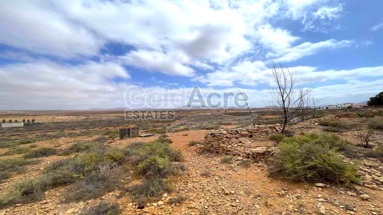 Grunde uden byggetilladelser til salg i Antigua - € 300.000 (Ref: 9050600)