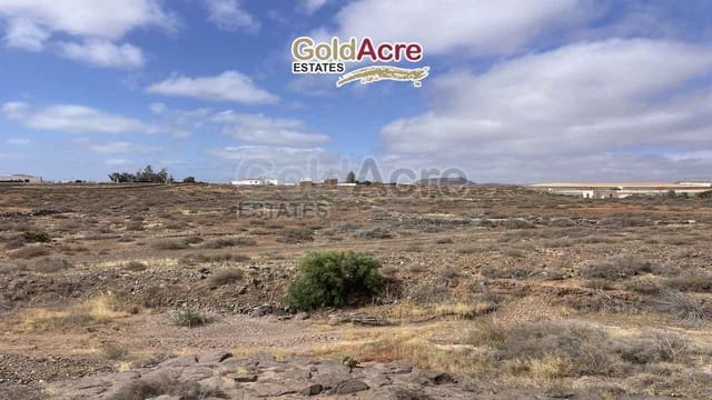 Ubebygd land til salgs i Antigua - € 300 000 (Ref: 9050600)
