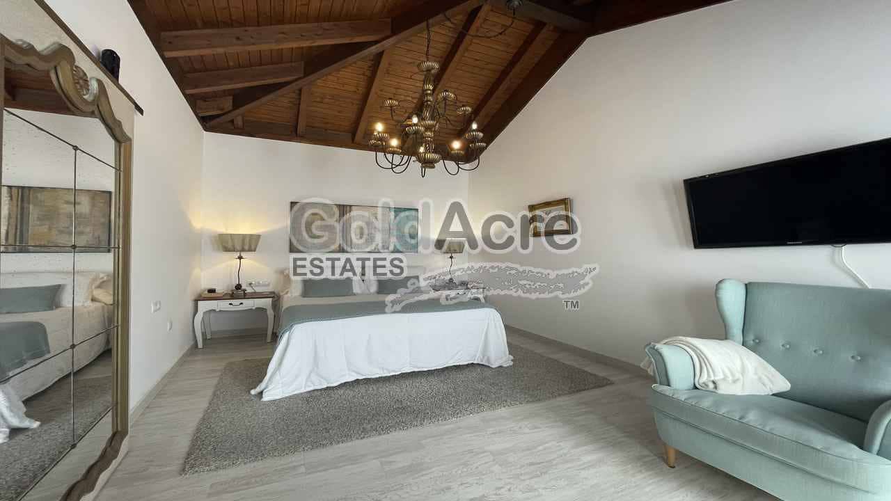 4 soveværelse Villa til salg i Corralejo med swimmingpool - € 989.000 (Ref: 9050835)