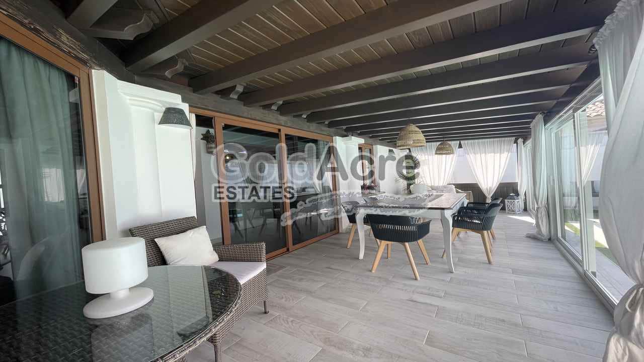 4 soveværelse Villa til salg i Corralejo med swimmingpool - € 989.000 (Ref: 9050835)