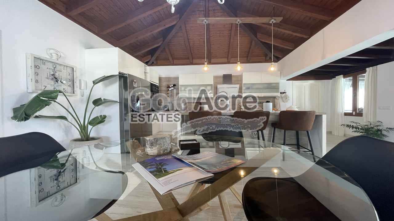 4 soveværelse Villa til salg i Corralejo med swimmingpool - € 989.000 (Ref: 9050835)