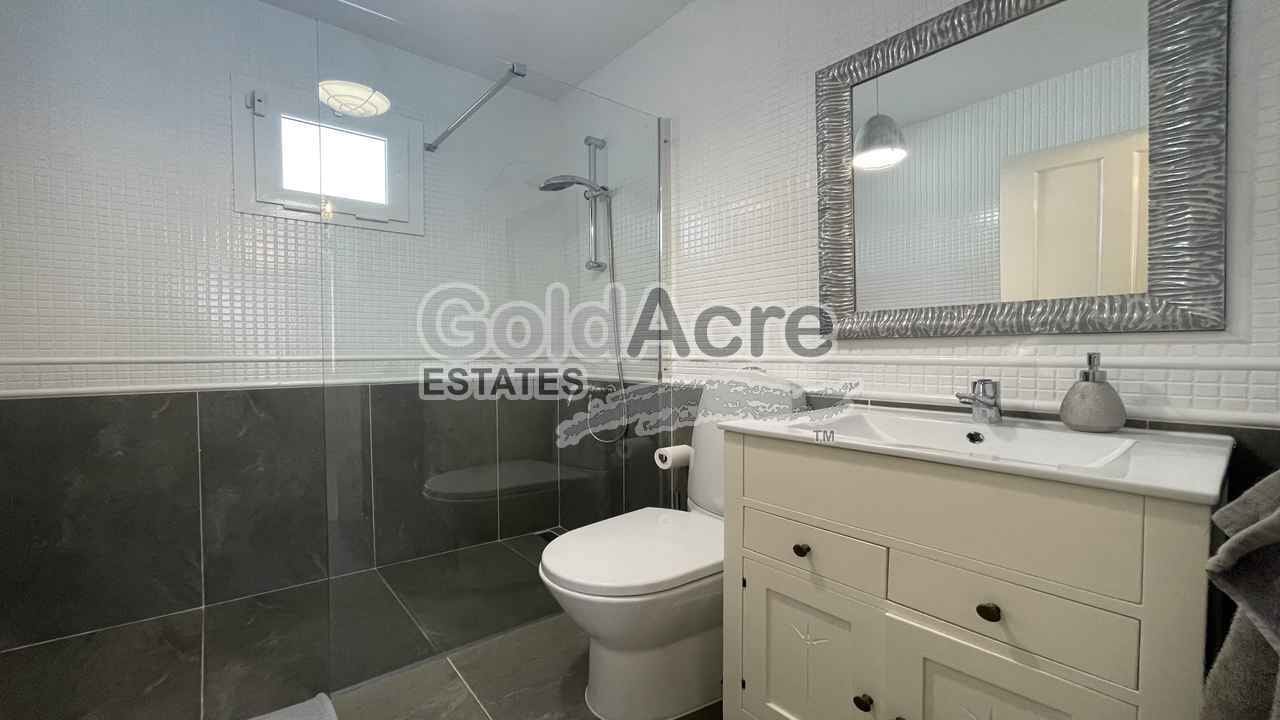 4 soveværelse Villa til salg i Corralejo med swimmingpool - € 989.000 (Ref: 9050835)