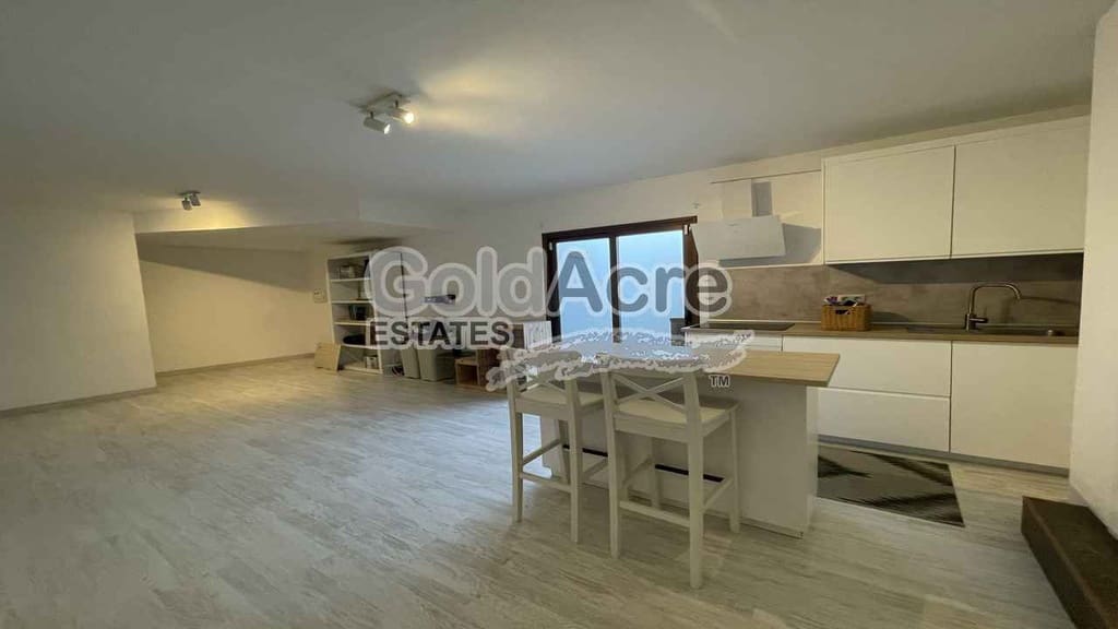4 bedroom Villa for sale in Corralejo with pool - € 895,000 (Ref: 9050835)
