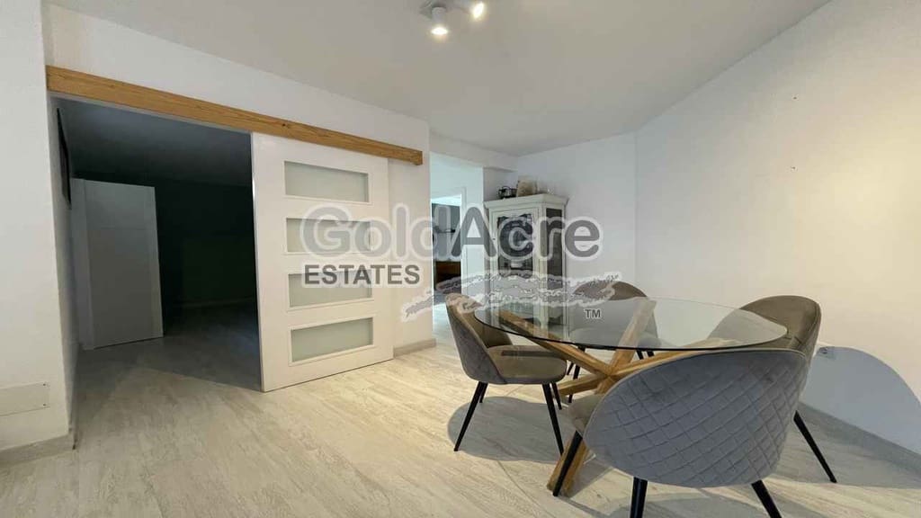 4 bedroom Villa for sale in Corralejo with pool - € 895,000 (Ref: 9050835)