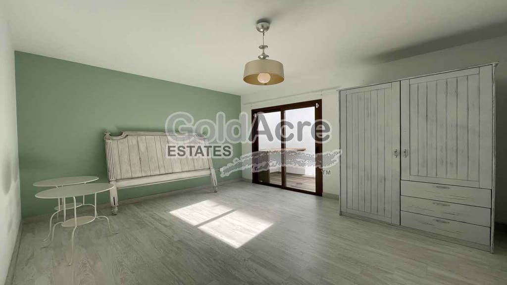 4 bedroom Villa for sale in Corralejo with pool - € 895,000 (Ref: 9050835)