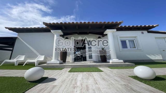 4 slaapkamer Villa te koop in Corralejo, La Oliva met zwembad garage - € 795.000 (Ref: 9050835)