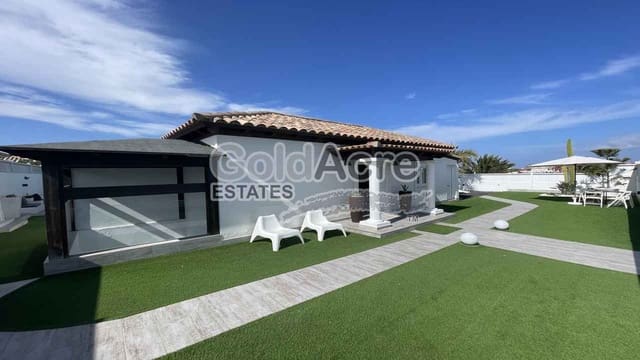 Chalet de 4 habitaciones en Corralejo, La Oliva en venta con piscina garaje - 795.000 € (Ref: 9050835)