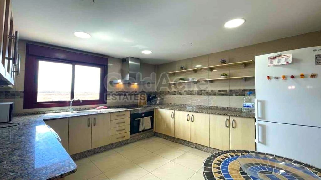 3 bedroom Apartment for sale in Corralejo - € 375,000 (Ref: 9062034)
