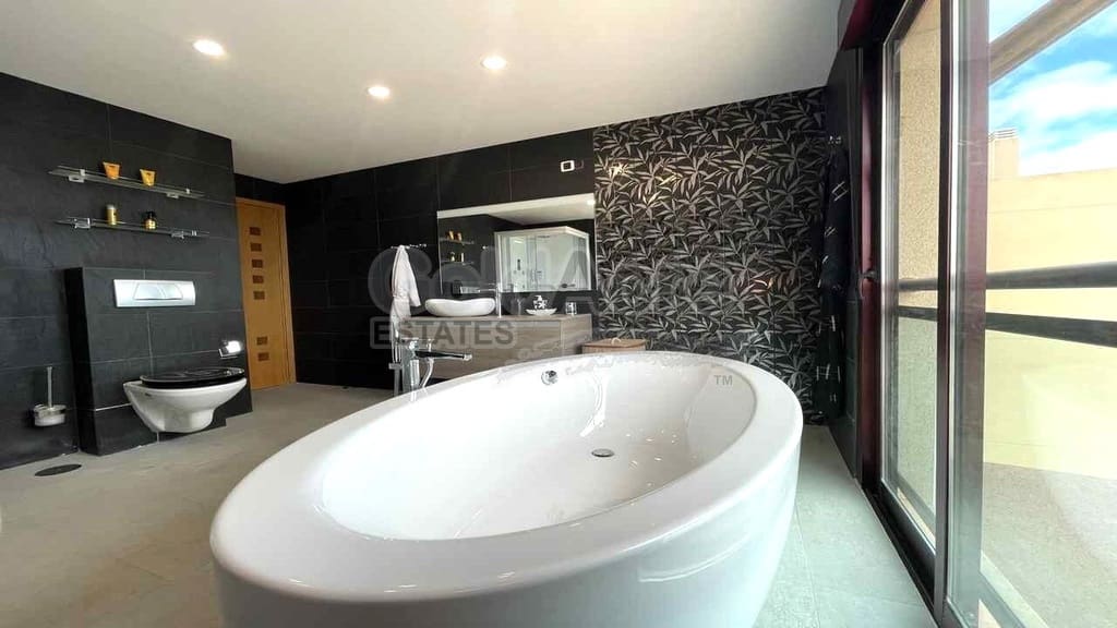 3 bedroom Apartment for sale in Corralejo - € 375,000 (Ref: 9062034)