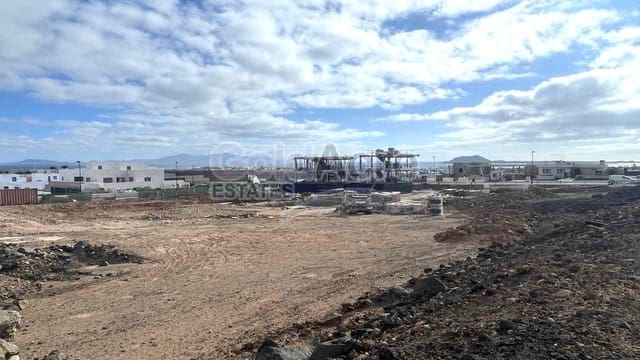 Grunde uden byggetilladelser til salg i Corralejo, La Oliva - € 179.500 (Ref: 9085651)