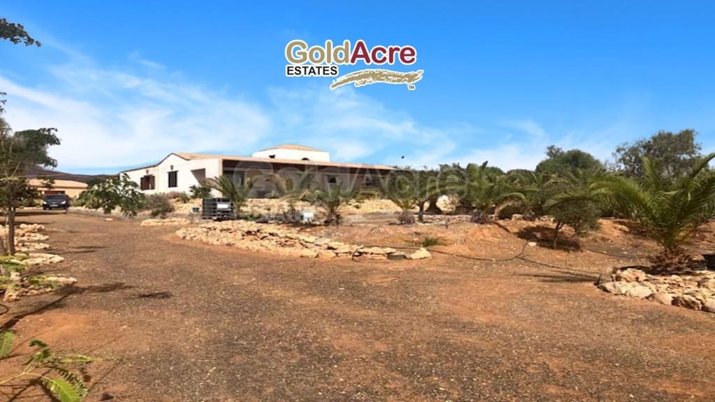 3 bedroom Villa for sale in Tuineje with pool - € 450,000 (Ref: 9096402)
