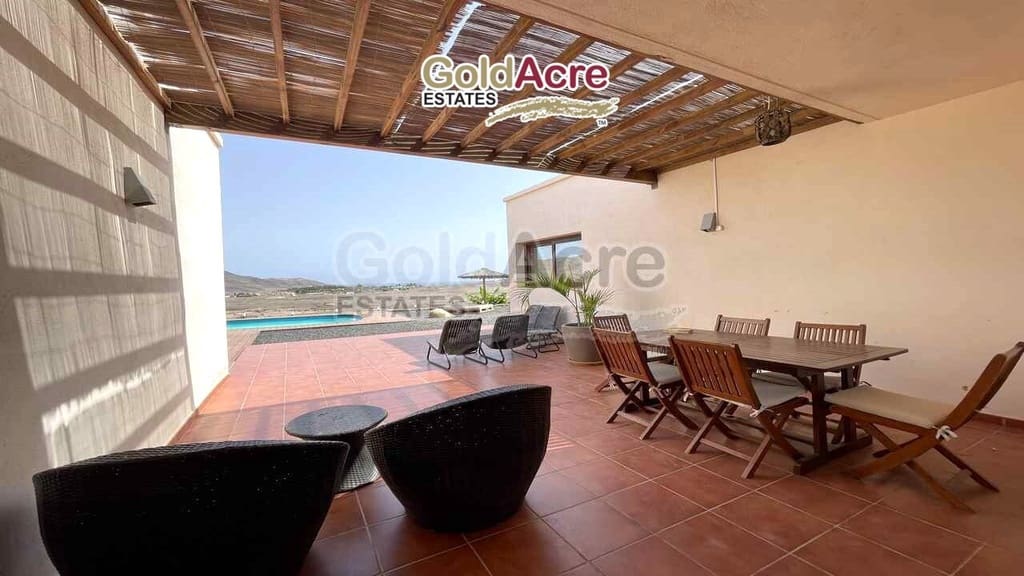 3 Zimmer Villa zu verkaufen in Tarajalejo mit Pool - 830.000 € (Ref: 9099426)