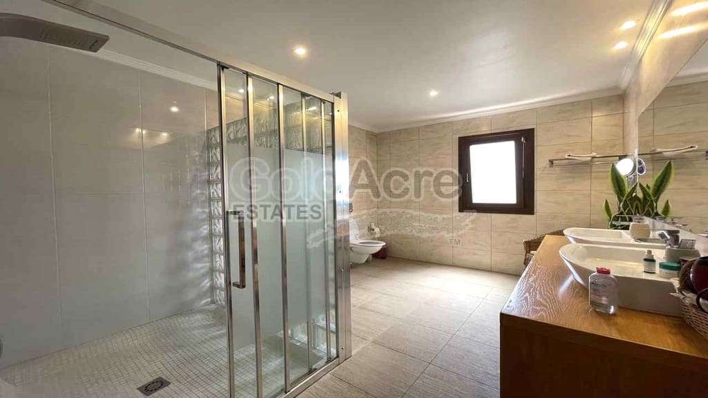 Chalet de 3 habitaciones en Tarajalejo en venta con piscina - 830.000 € (Ref: 9099426)