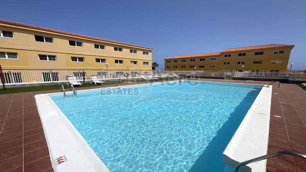 Apartamento de 3 habitaciones en Costa de Antigua en venta con piscina - 189.000 € (Ref: 9110719)