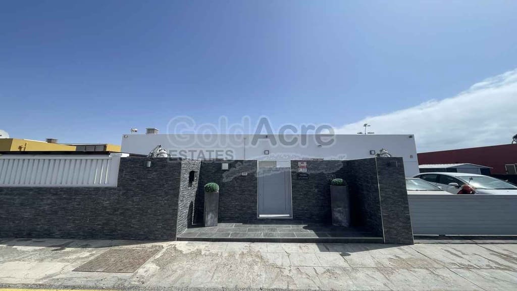 3 slaapkamer Villa te koop in Caleta de Fuste met zwembad - € 650.000 (Ref: 9113957)