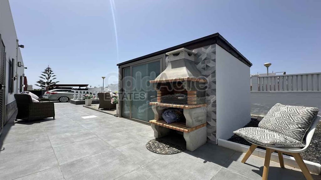 3 slaapkamer Villa te koop in Caleta de Fuste met zwembad - € 650.000 (Ref: 9113957)