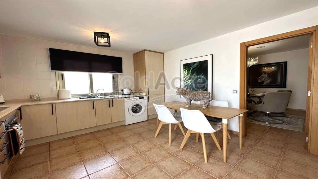 3 slaapkamer Villa te koop in Caleta de Fuste met zwembad - € 650.000 (Ref: 9113957)