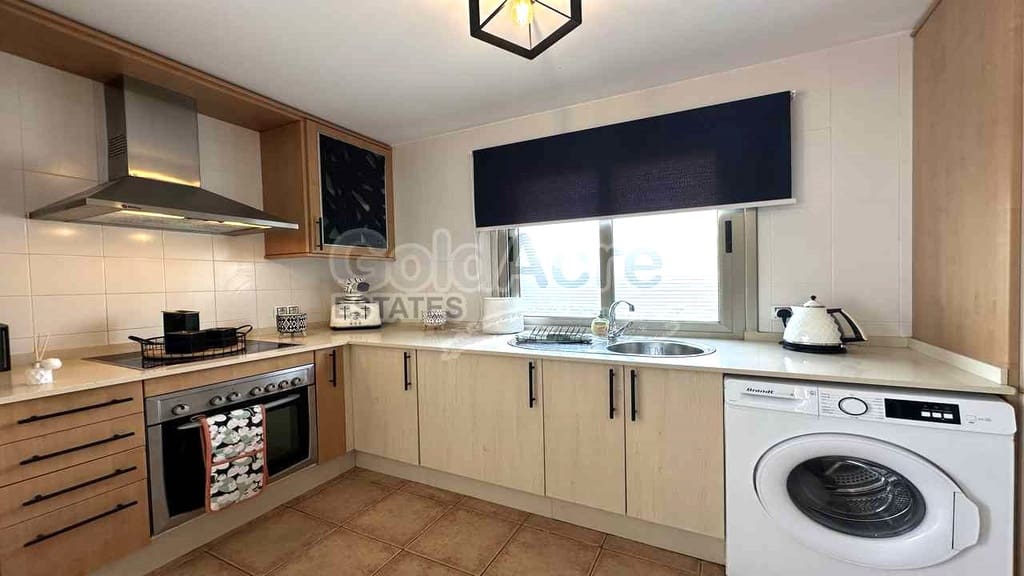 3 slaapkamer Villa te koop in Caleta de Fuste met zwembad - € 650.000 (Ref: 9113957)