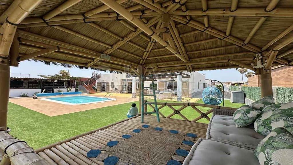 3 slaapkamer Villa te koop in Caleta de Fuste met zwembad - € 650.000 (Ref: 9113957)