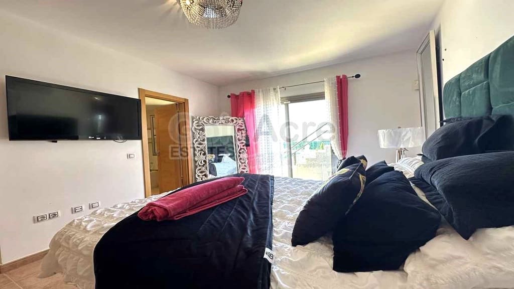 3 slaapkamer Villa te koop in Caleta de Fuste met zwembad - € 650.000 (Ref: 9113957)