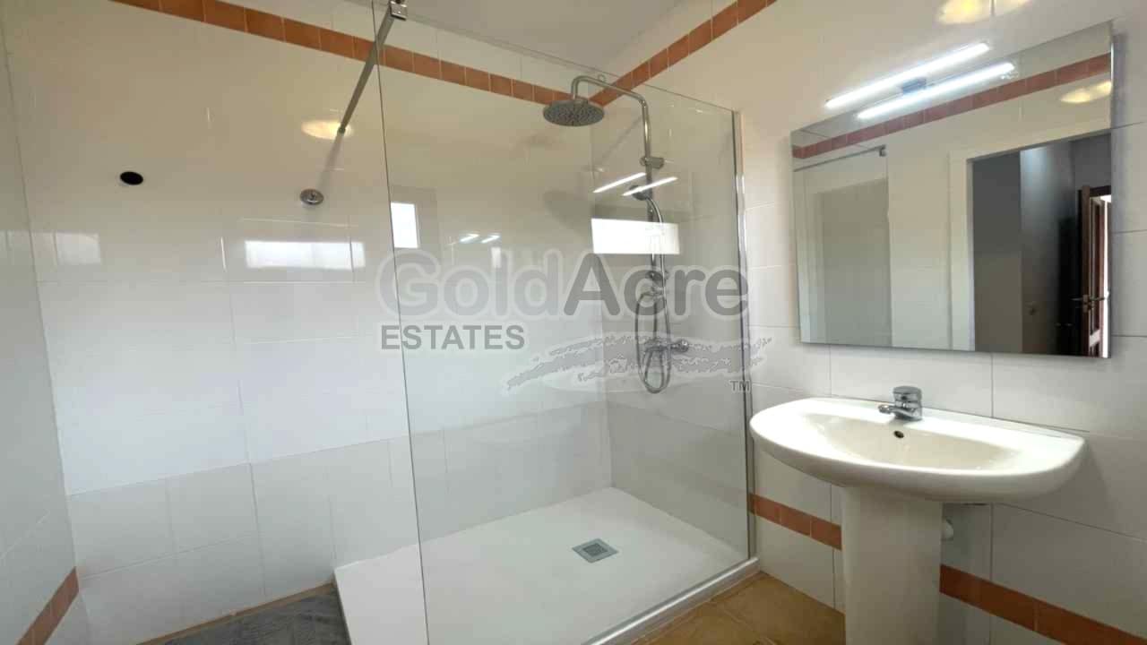 3 soveværelse Villa til salg i La Oliva med swimmingpool - € 325.000 (Ref: 9114504)