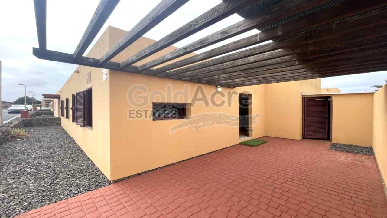 3 soveværelse Villa til salg i La Oliva med swimmingpool - € 325.000 (Ref: 9114504)