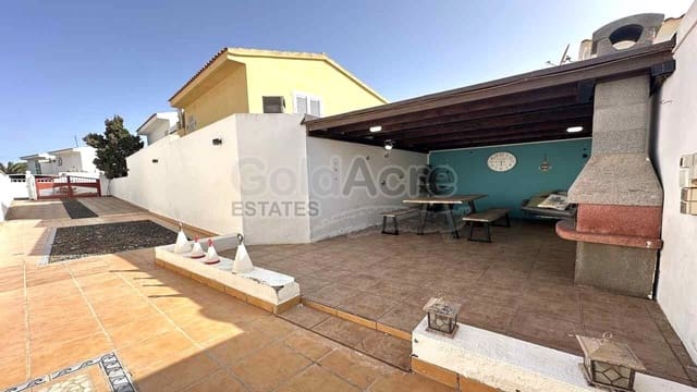 1 Zimmer Villa zu verkaufen in Corralejo, La Oliva mit Pool - 675.000 € (Ref: 9124675)