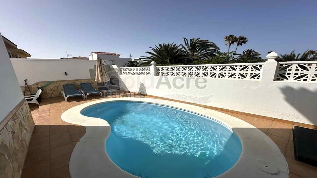 3 Zimmer Villa zu verkaufen in Corralejo mit Pool - 675.000 € (Ref: 9124675)