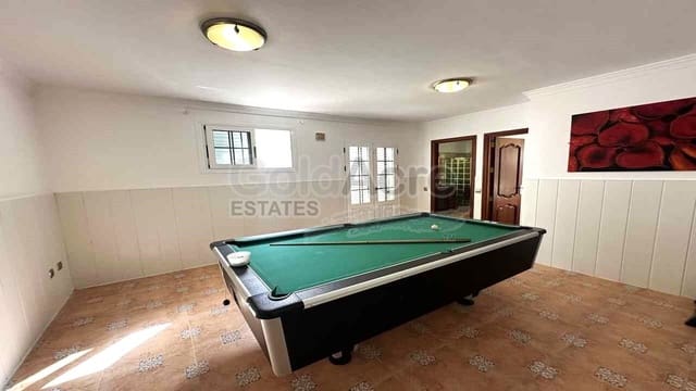 3 slaapkamer Villa te koop in Corralejo, La Oliva met zwembad - € 675.000 (Ref: 9124675)