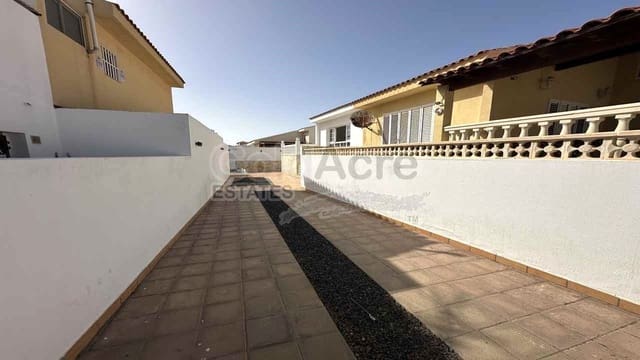 3 slaapkamer Villa te koop in Corralejo, La Oliva met zwembad - € 675.000 (Ref: 9124675)
