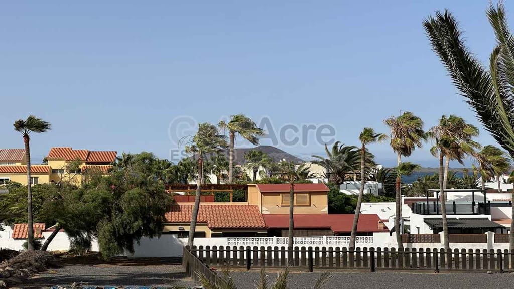 3 bedroom Villa for sale in Corralejo with pool - € 675,000 (Ref: 9124675)