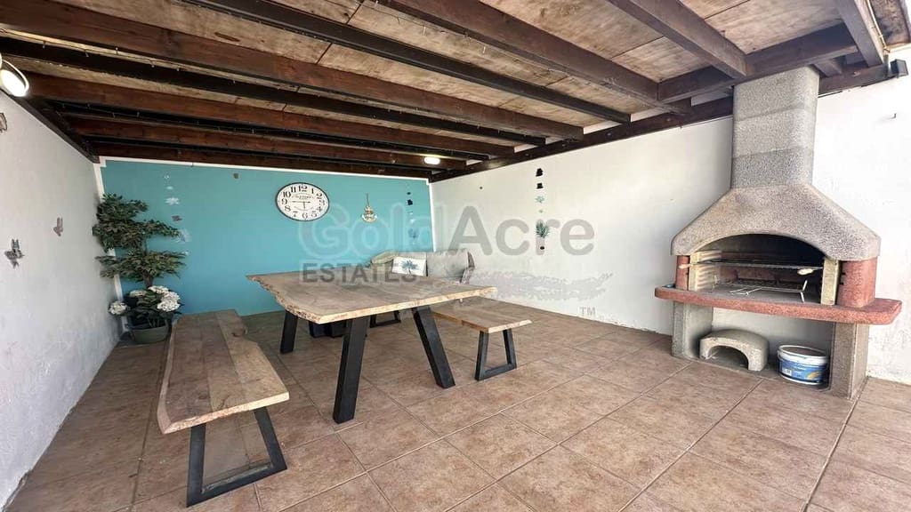 3 bedroom Villa for sale in Corralejo with pool - € 675,000 (Ref: 9124675)