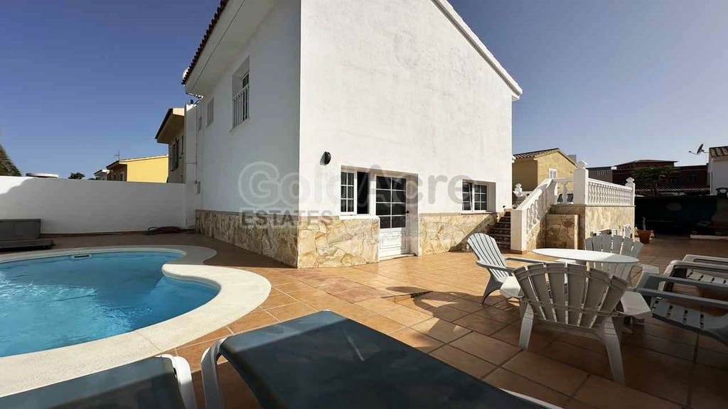 3 bedroom Villa for sale in Corralejo with pool - € 675,000 (Ref: 9124675)