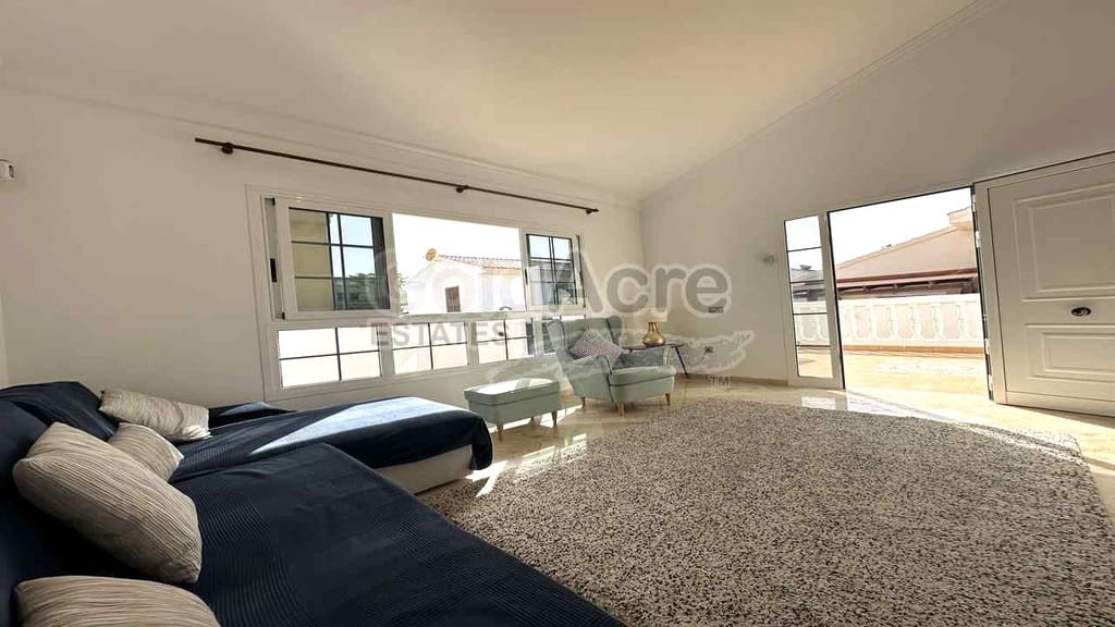 3 bedroom Villa for sale in Corralejo with pool - € 675,000 (Ref: 9124675)