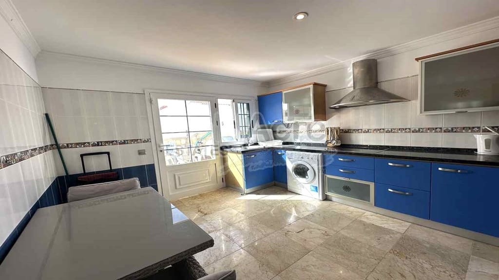 3 bedroom Villa for sale in Corralejo with pool - € 675,000 (Ref: 9124675)