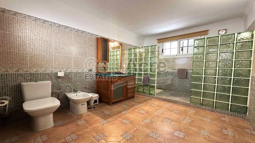 3 bedroom Villa for sale in Corralejo with pool - € 675,000 (Ref: 9124675)
