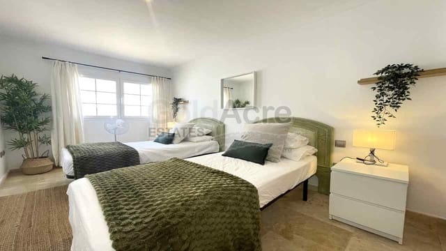 3 soveværelse Villa til salg i Corralejo, La Oliva med swimmingpool garage - € 675.000 (Ref: 9124675)