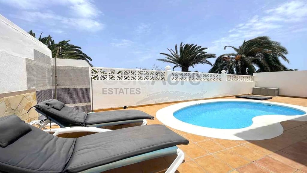3 bedroom Villa for sale in Corralejo with pool garage - € 675,000 (Ref: 9124675)