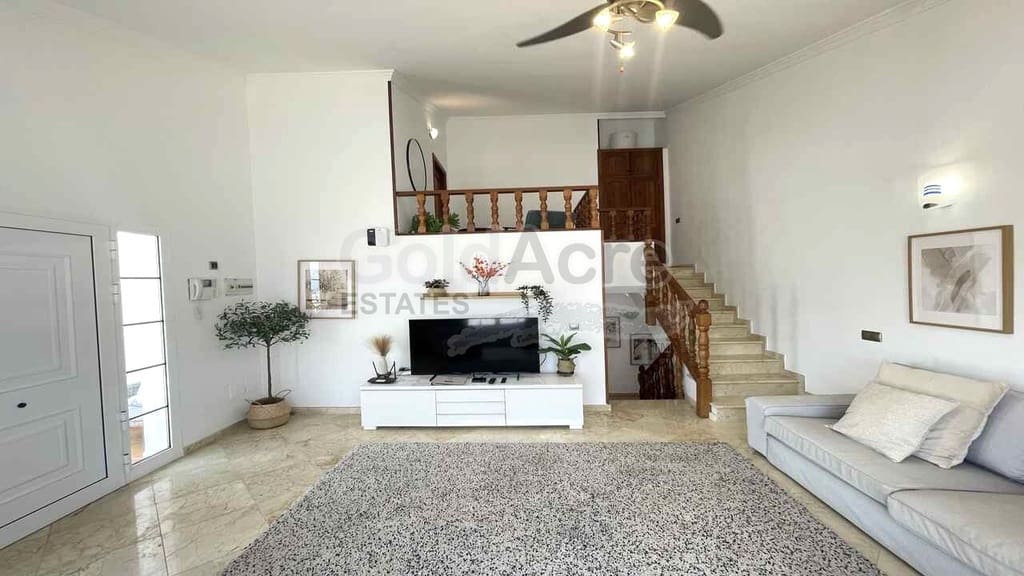 3 bedroom Villa for sale in Corralejo with pool garage - € 675,000 (Ref: 9124675)