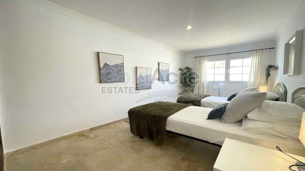 3 bedroom Villa for sale in Corralejo with pool garage - € 675,000 (Ref: 9124675)
