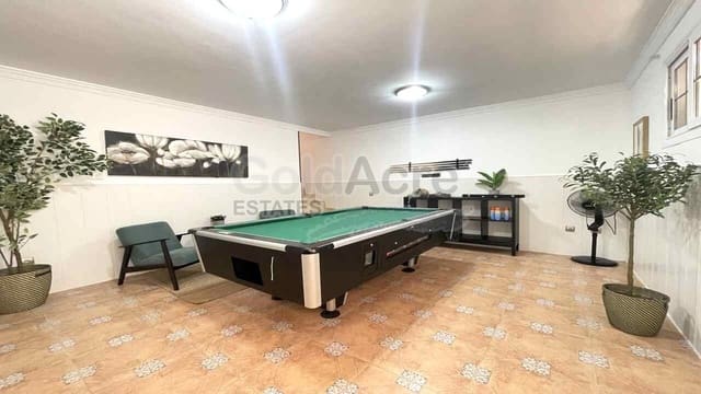 3 soveværelse Villa til salg i Corralejo, La Oliva med swimmingpool garage - € 675.000 (Ref: 9124675)