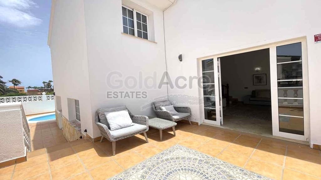 3 bedroom Villa for sale in Corralejo with pool garage - € 675,000 (Ref: 9124675)